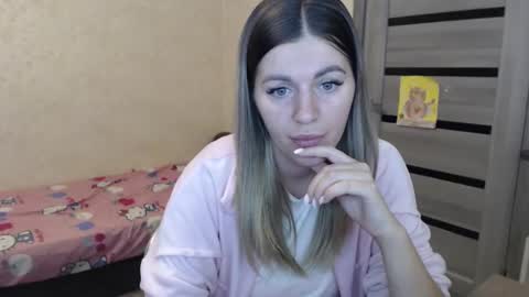 Snapshot of emilyfork chatting on 11-23-25, 08:25 emilyfork online show from 11-23-25, 08:25