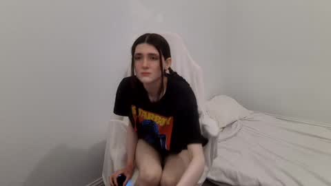 Snapshot of emilyfox5 chatting on 11-18-25, 02:06 emilyfox5 online show from 11-18-25, 02:06