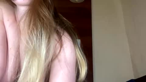 emilygibbes online show from 12-18-25, 10:43