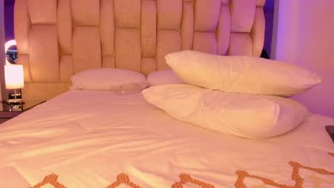 Snapshot of emilyhaan_ chatting on 12-11-24, 11:10 Emily online show from 12-11-24, 11:10