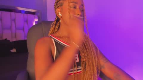 Snapshot of emilyhaan_ chatting on 01-26-25, 07:41 Emily online show from 01-26-25, 07:41