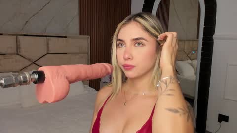 Snapshot of emilyhendrix_ chatting on 12-31-24, 05:29 Emily Hendrix online show from 12-31-24, 05:29