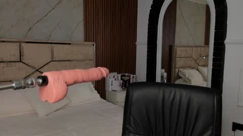 Snapshot of emilyhendrix_ chatting on 01-10-25, 08:04 Emily Hendrix online show from 01-10-25, 08:04