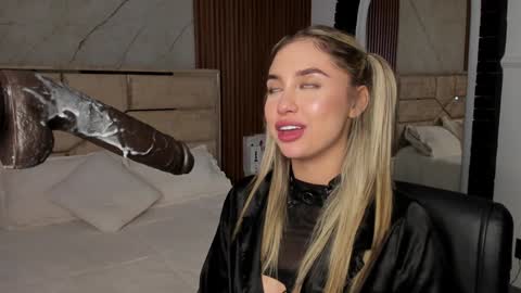 Snapshot of emilyhendrix_ chatting on 01-11-25, 05:10 Emily Hendrix online show from 01-11-25, 05:10