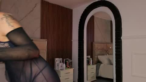 Snapshot of emilyhendrix_ chatting on 02-14-25, 08:21 Emily Hendrix online show from 02-14-25, 08:21