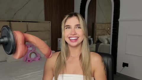 Snapshot of emilyhendrix_ chatting on 02-15-25, 08:54 Emily Hendrix online show from 02-15-25, 08:54