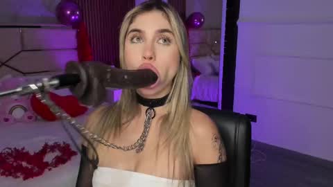 Snapshot of emilyhendrix_ chatting on 02-15-25, 11:58 Emily Hendrix online show from 02-15-25, 11:58