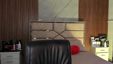 Snapshot of emilyhendrix_ chatting on 09-12-25, 07:58 Emily Hendrix online show from 09-12-25, 07:58