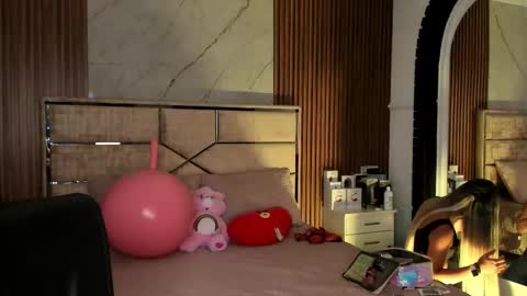 Snapshot of emilyhendrix_ chatting on 09-13-25, 07:57 Emily Hendrix online show from 09-13-25, 07:57