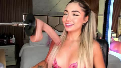 Snapshot of emilyhendrix_ chatting on 09-22-25, 08:33 Emily Hendrix online show from 09-22-25, 08:33