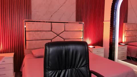 Snapshot of emilyhendrix_ chatting on 01-15-26, 02:43 Emily Hendrix online show from 01-15-26, 02:43