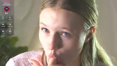 Snapshot of emilyhewell chatting on 06-13-26, 11:35 Emi online show from 06-13-26, 11:35