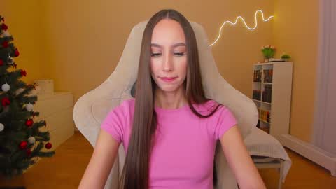 Snapshot of emilyhoston chatting on 01-09-25, 07:18 Alina online show from 01-09-25, 07:18