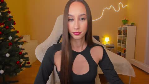 Snapshot of emilyhoston chatting on 01-10-25, 06:28 Alina online show from 01-10-25, 06:28