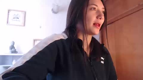 Emily Jang online show from 02-25-25, 05:15