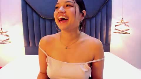 Snapshot of emilykartters chatting on 03-03-26, 12:00 emilykartters online show from 03-03-26, 12:00