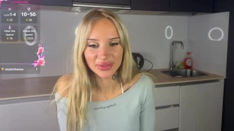Snapshot of emilykiss2 chatting on 11-16-25, 07:30 Emily online show from 11-16-25, 07:30