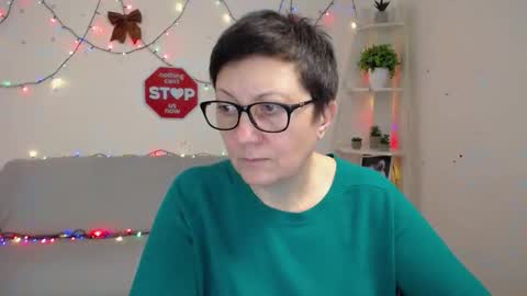 Snapshot of emilyl0vee chatting on 01-12-26, 07:35 Emily online show from 01-12-26, 07:35