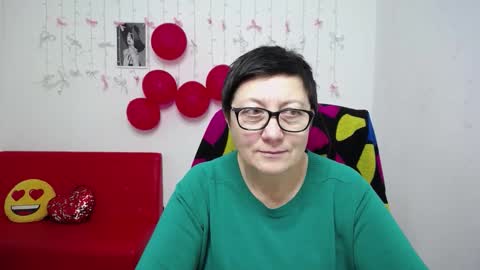 Snapshot of emilyl0vee chatting on 01-15-26, 06:11 Emily online show from 01-15-26, 06:11