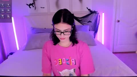 Snapshot of emilymee chatting on 10-31-25, 09:43 Emily online show from 10-31-25, 09:43