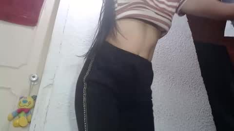 Snapshot of emilymonroe20 chatting on 11-13-25, 04:06 Nickole online show from 11-13-25, 04:06