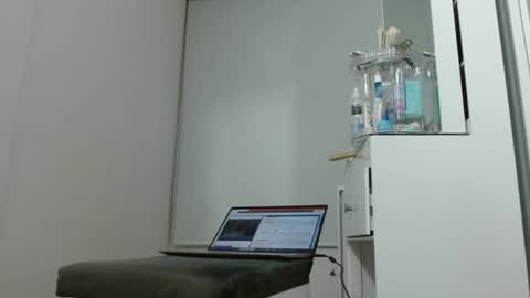 Snapshot of emilymonrro chatting on 02-02-25, 02:06 emily monrro online show from 02-02-25, 02:06