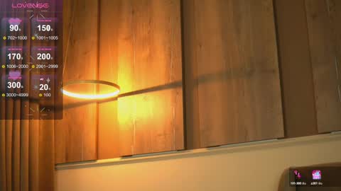 Snapshot of emilyraymont chatting on 02-20-25, 01:25 Emily online show from 02-20-25, 01:25