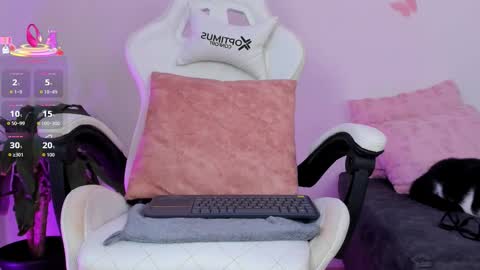 Emily  online show from 10-24-25, 09:44