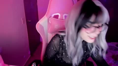 Snapshot of emilyrosss_ chatting on 03-08-25, 03:17 EMILY online show from 03-08-25, 03:17