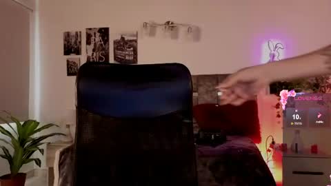 Snapshot of emilyrousex chatting on 07-14-26, 05:18 emilyrousex online show from 07-14-26, 05:18