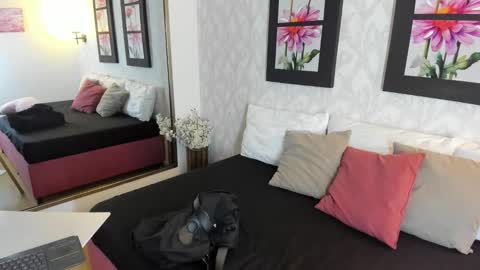 Snapshot of emilysumer chatting on 10-11-25, 02:48 Summer 3 online show from 10-11-25, 02:48