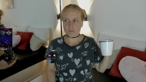 Snapshot of emilysumer chatting on 04-24-26, 04:15 Summer 3 online show from 04-24-26, 04:15