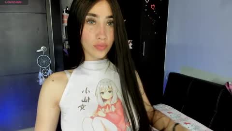 Snapshot of emilytafur chatting on 05-28-26, 02:47 Emy online show from 05-28-26, 02:47