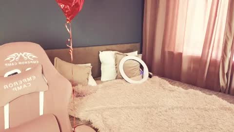 Emily online show from 03-12-25, 04:19