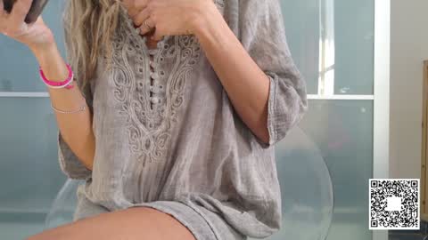 Snapshot of emilyweed chatting on 01-30-25, 08:43 Emily ---- online show from 01-30-25, 08:43