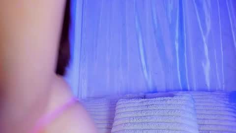 Snapshot of emilywithe_ chatting on 05-02-26, 11:43 online show from 05-02-26, 11:43