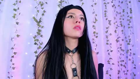 Snapshot of emilywithe_ chatting on 05-30-26, 12:52 online show from 05-30-26, 12:52