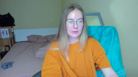 Snapshot of emilyy____ chatting on 02-21-25, 06:59 Emily online show from 02-21-25, 06:59