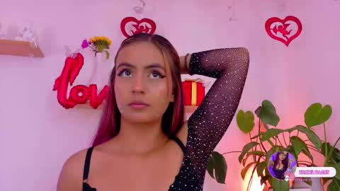 Snapshot of emilyy_bank chatting on 02-13-26, 07:43 Emily Bank online show from 02-13-26, 07:43