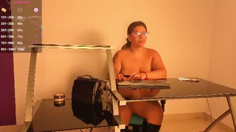 Snapshot of emilyy_cooperr chatting on 06-17-26, 12:18 emilyy_cooperr online show from 06-17-26, 12:18