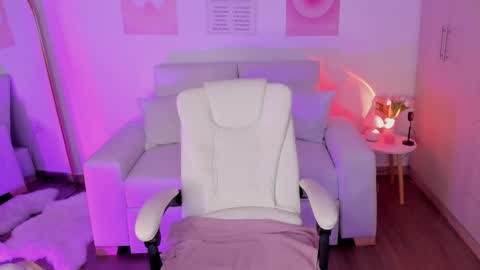 Emily  online show from 10-26-25, 04:18