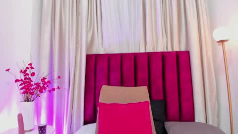 Snapshot of emilyywatson chatting on 01-21-25, 02:48 Emilyy Watson online show from 01-21-25, 02:48