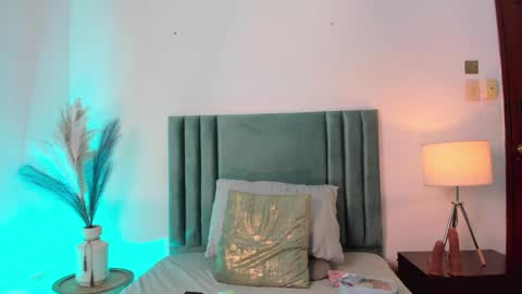 Snapshot of emilyywatson chatting on 02-03-25, 11:42 Emilyy Watson online show from 02-03-25, 11:42