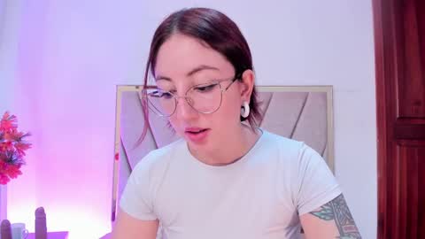 Snapshot of emilyywatson chatting on 02-11-25, 02:57 Emilyy Watson online show from 02-11-25, 02:57