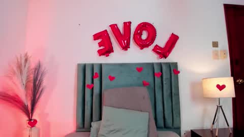 Snapshot of emilyywatson chatting on 02-15-25, 12:11 Emilyy Watson online show from 02-15-25, 12:11