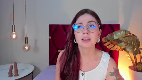 Snapshot of emilyywatson chatting on 03-08-25, 12:33 Emilyy Watson online show from 03-08-25, 12:33