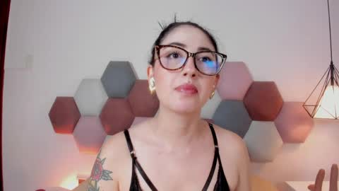 Emilyy Watson online show from 04-01-26, 12:33