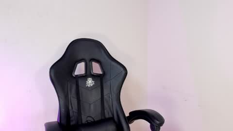 Snapshot of emma_980 chatting on 12-26-24, 02:33 emma online show from 12-26-24, 02:33