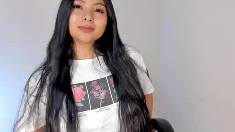 Snapshot of emma_980 chatting on 01-19-25, 01:21 emma online show from 01-19-25, 01:21