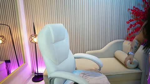 Snapshot of emma__walkerr_ chatting on 09-19-25, 07:25 emma__walkerr_ online show from 09-19-25, 07:25